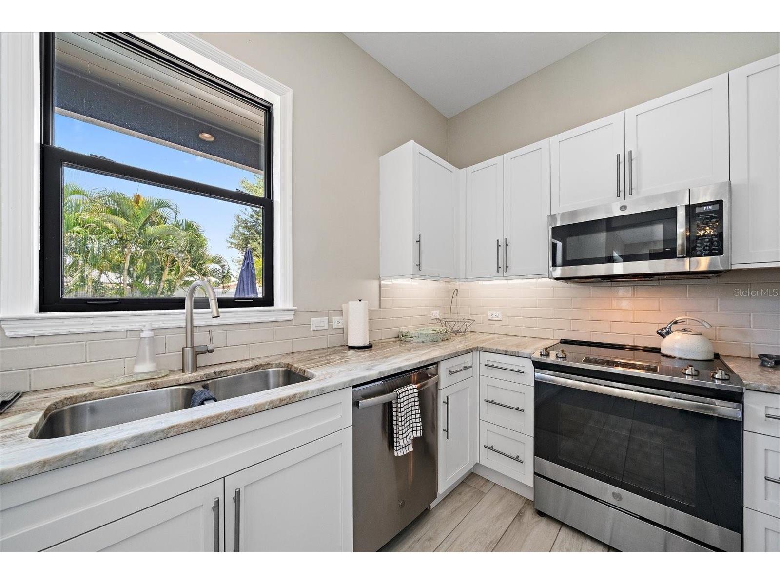 1905 Tulip Drive Sarasota FL 34239 A4696670 image20