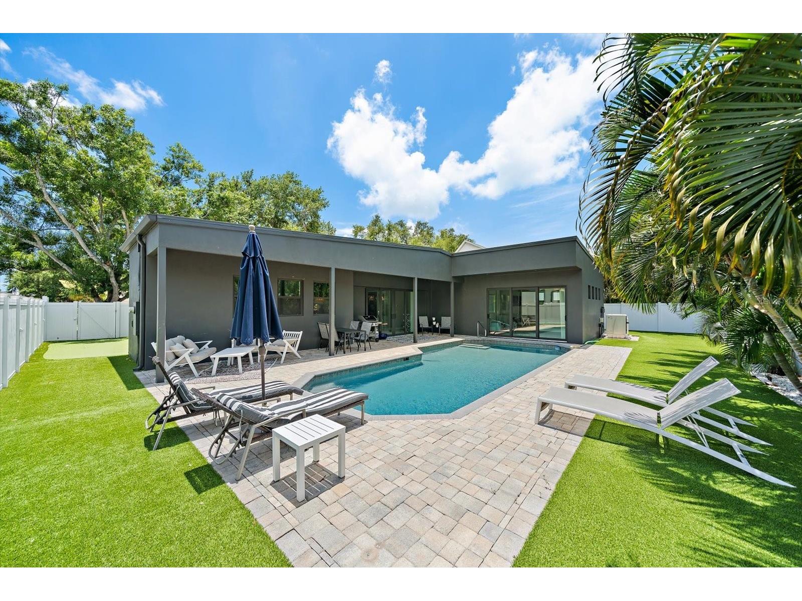 1905 Tulip Drive Sarasota FL 34239 A4696670 image3
