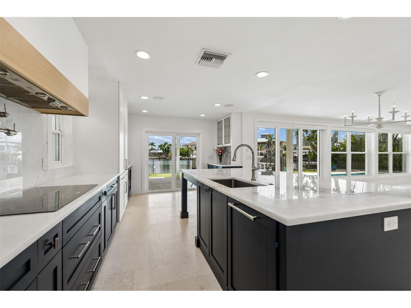 1907 Arrowhead Drive NE Saint Petersburg FL 33703 TB8511640 image21