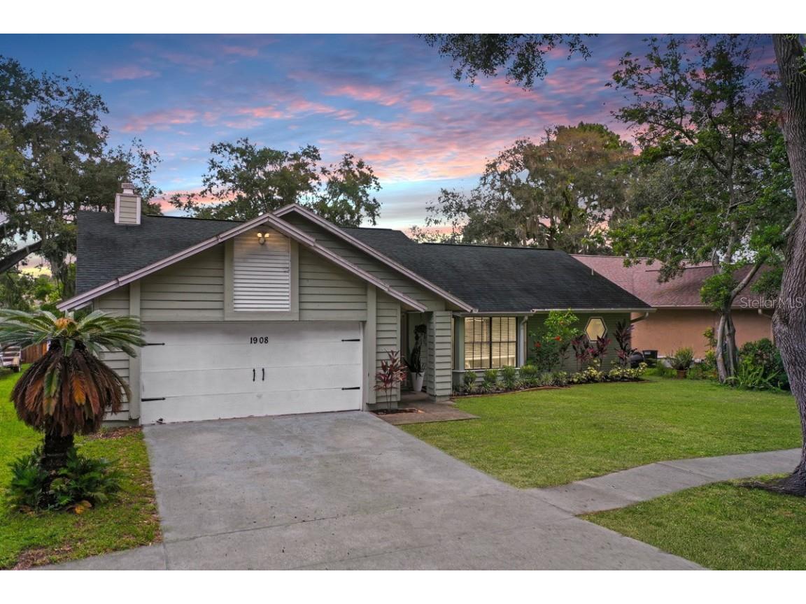 1908 Dockside Drive Valrico FL 33594 - Middle lake T3459925 image1