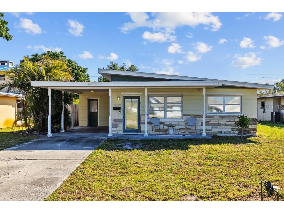 1909 28th Street W Bradenton FL 34205 A4642923 image1