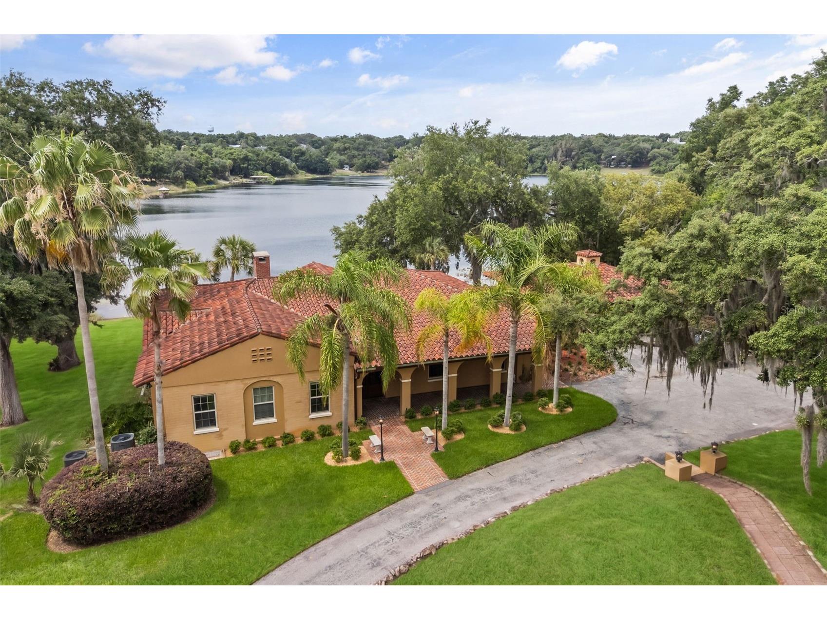 1909 Country Club Drive Eustis FL 32726 - LAKE NETTIE G5111651 image1