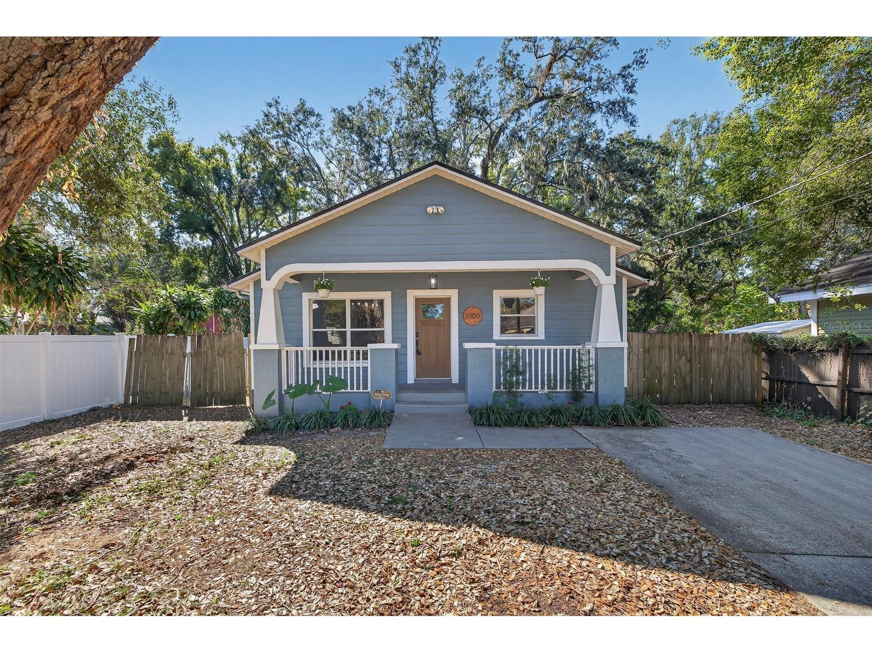 1909 E Henry Avenue Tampa FL 33610 TB8472298 image1