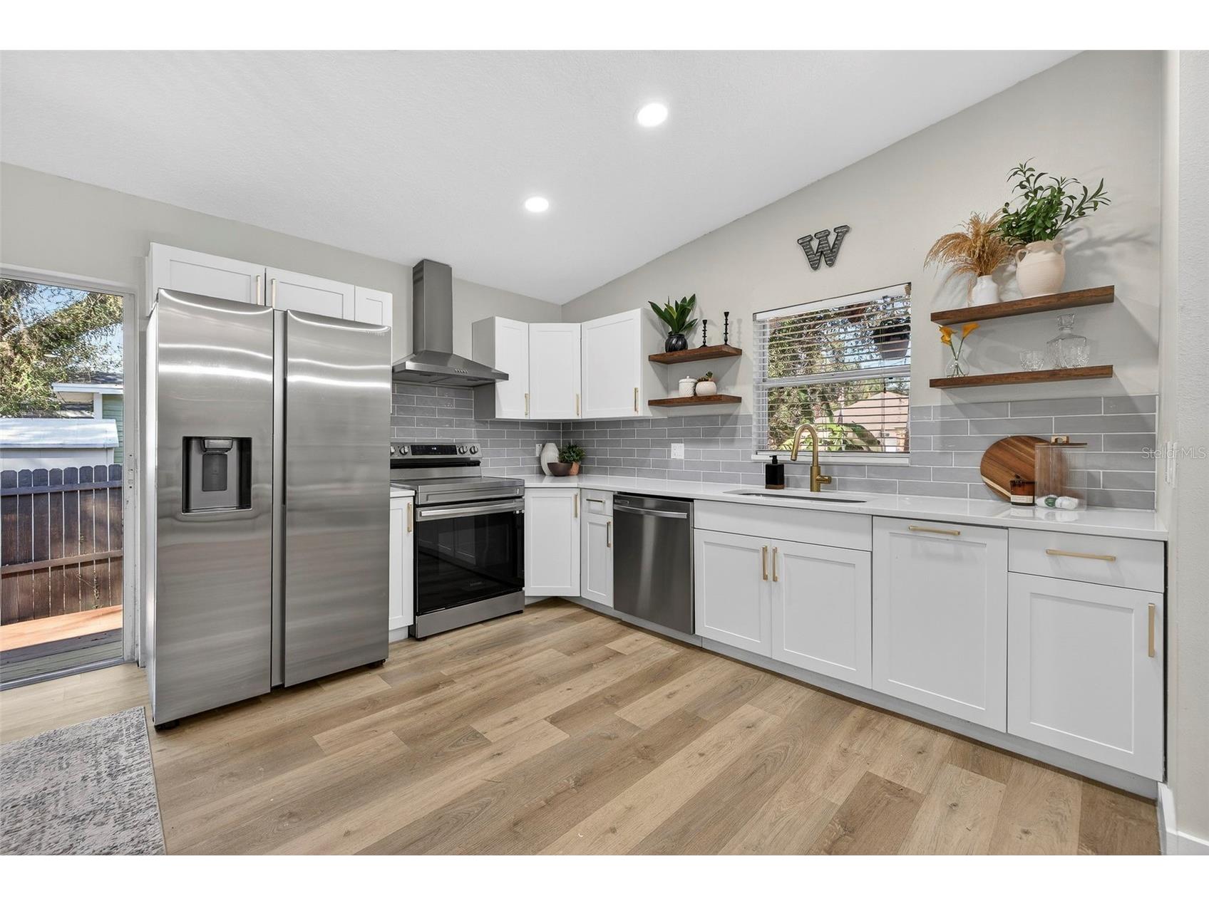 1909 E Henry Avenue Tampa FL 33610 TB8472298 image13