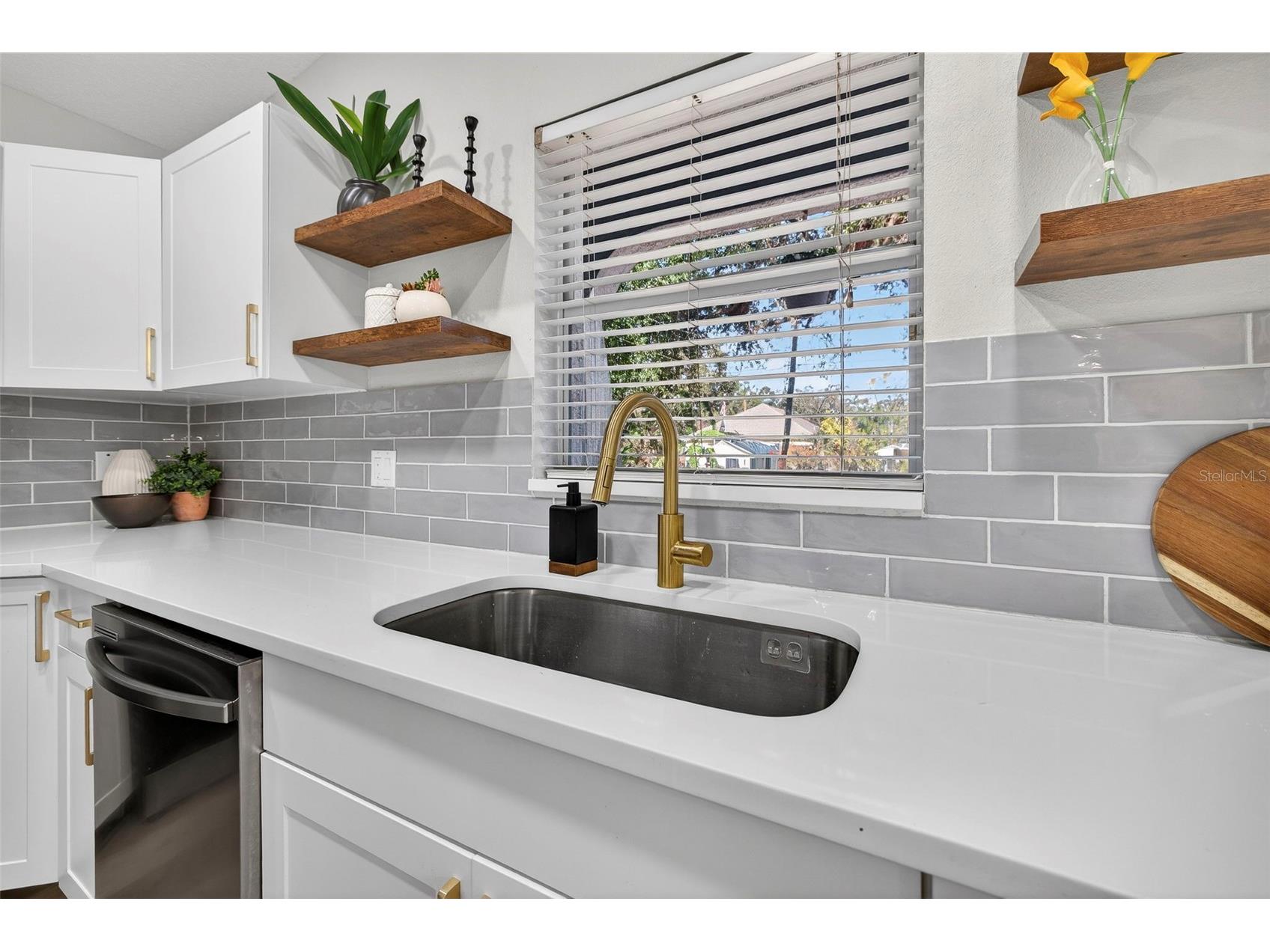 1909 E Henry Avenue Tampa FL 33610 TB8472298 image15