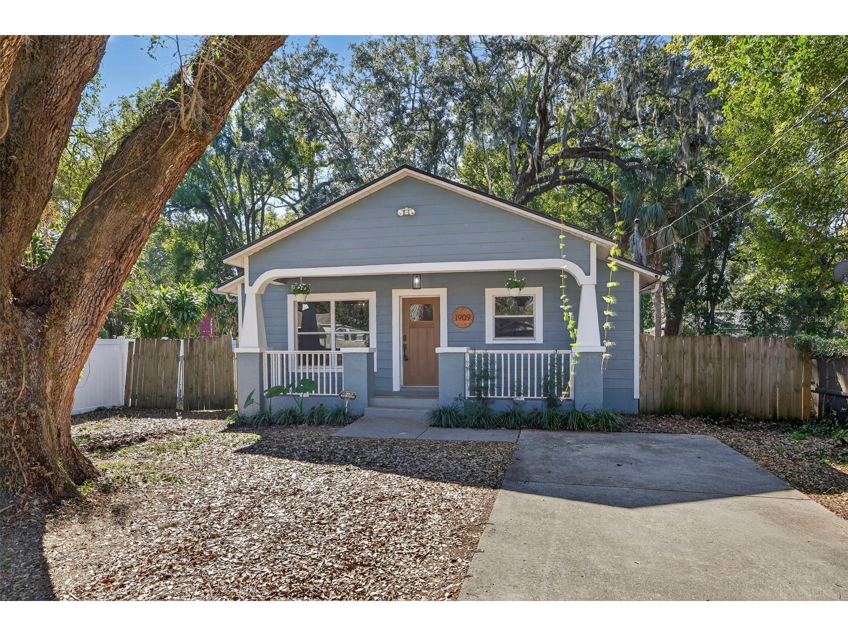 1909 E Henry Avenue Tampa FL 33610 TB8472298 image2