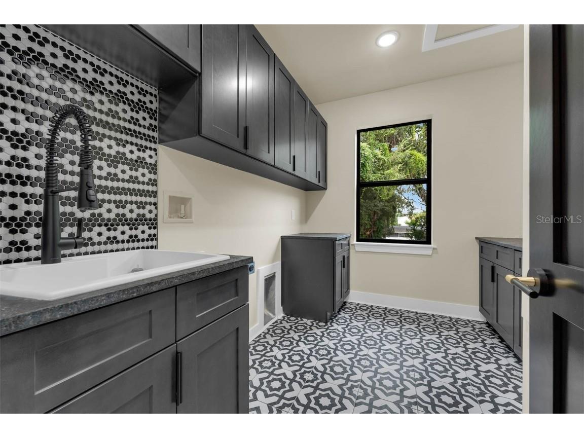 1910 Cloverlawn Avenue Orlando FL 32806 O6346197 image50