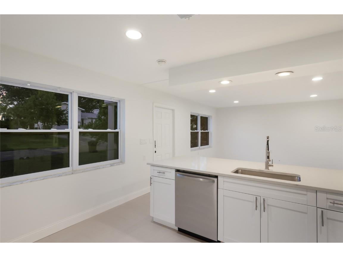 1910 New Hampshire Avenue NE Saint Petersburg FL 33703 A4671928 image11