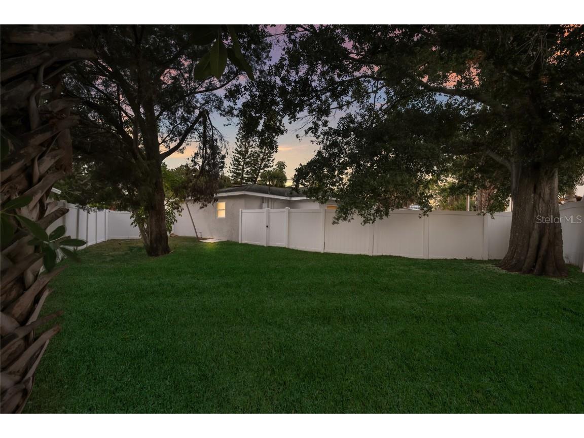 1910 New Hampshire Avenue NE Saint Petersburg FL 33703 A4671928 image16