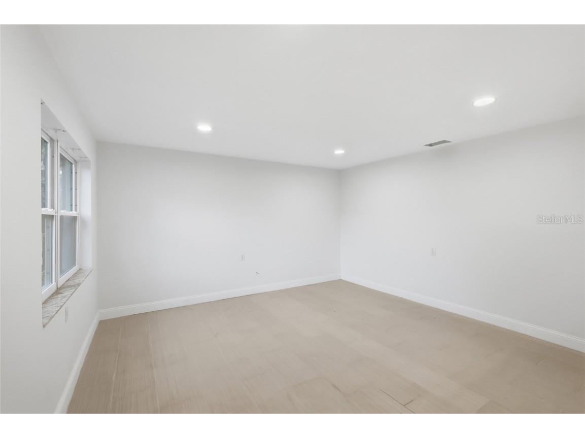 1910 New Hampshire Avenue NE Saint Petersburg FL 33703 A4671928 image21