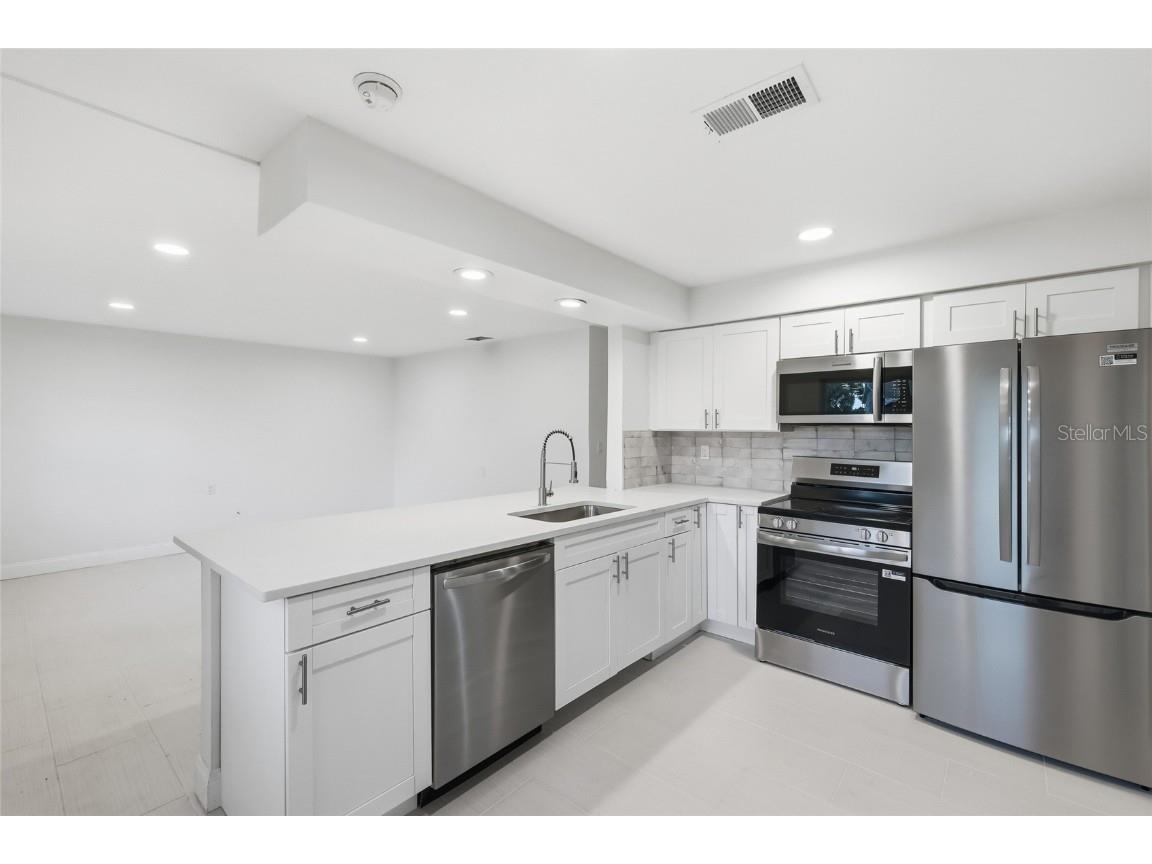 1910 New Hampshire Avenue NE Saint Petersburg FL 33703 A4671928 image25