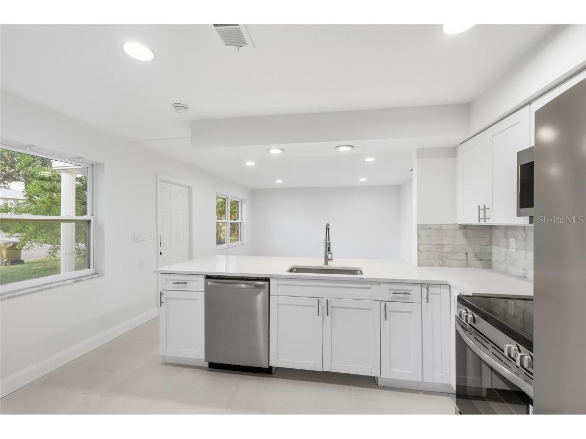 1910 New Hampshire Avenue NE Saint Petersburg FL 33703 A4671928 image26