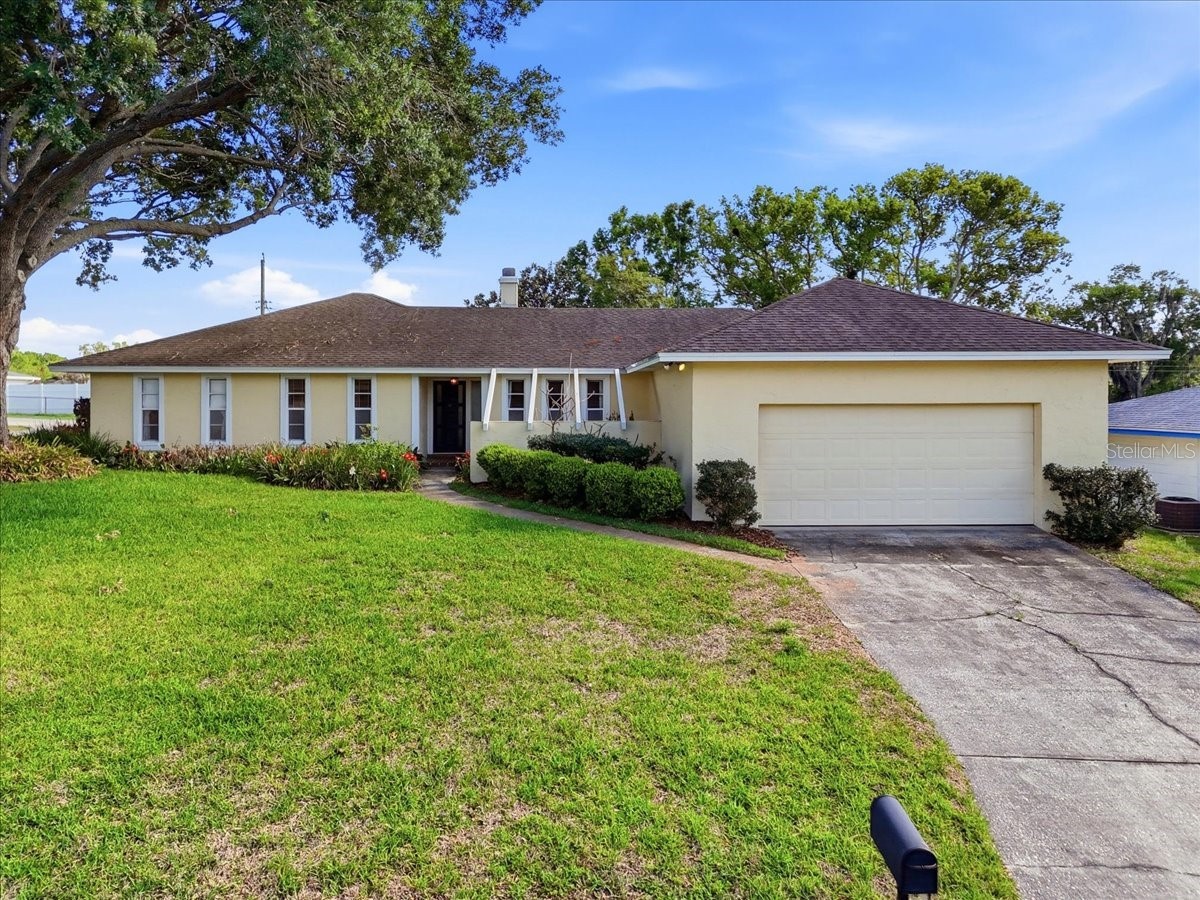 1911 Michelle Lane Lakeland FL 33813 A4689818 image1