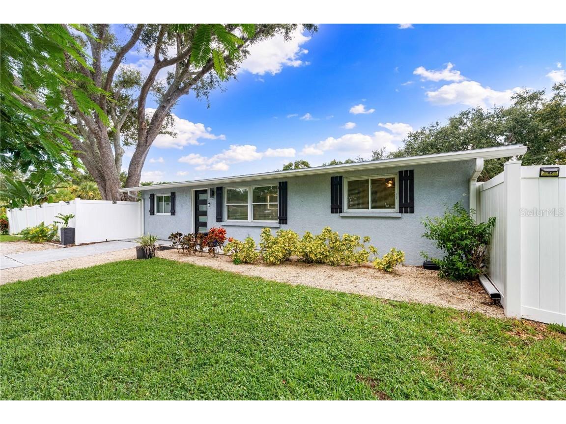 1911 Upper Beechwood Avenue Sarasota FL 34231 A4663604 image11