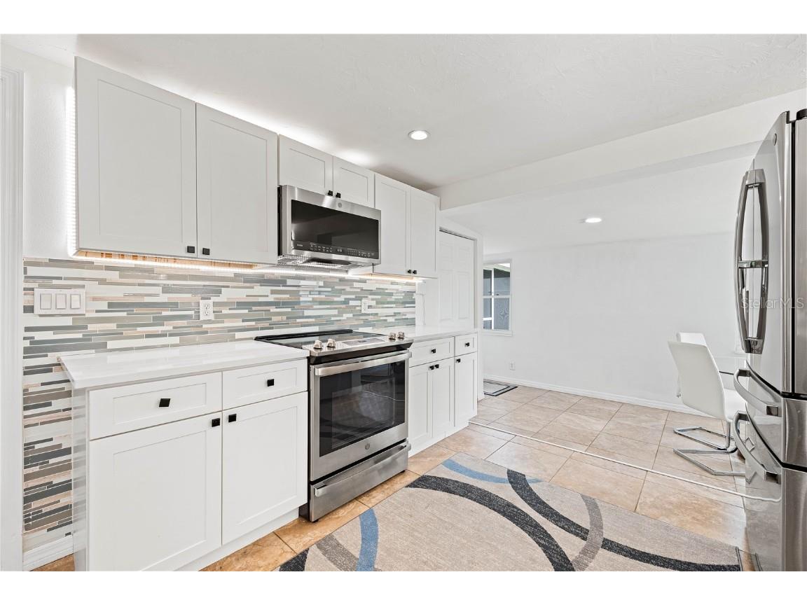 1911 Upper Beechwood Avenue Sarasota FL 34231 A4663604 image16