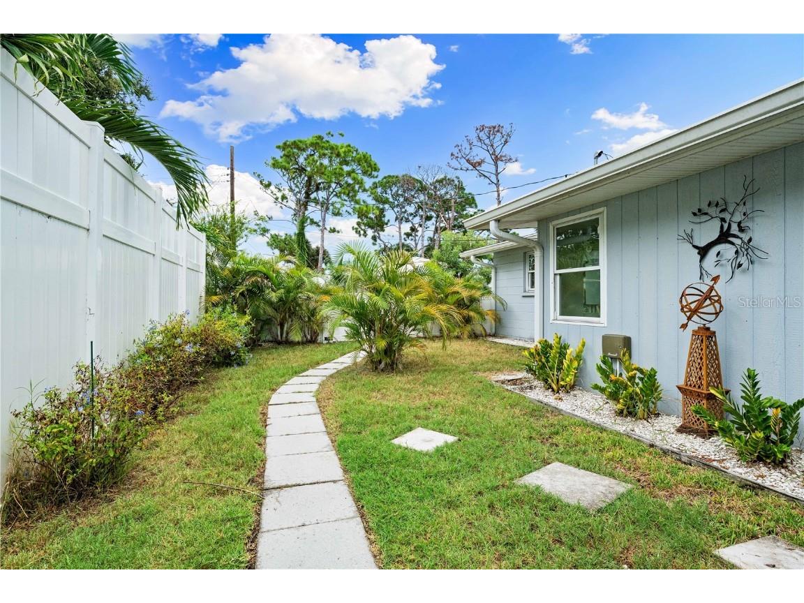 1911 Upper Beechwood Avenue Sarasota FL 34231 A4663604 image45