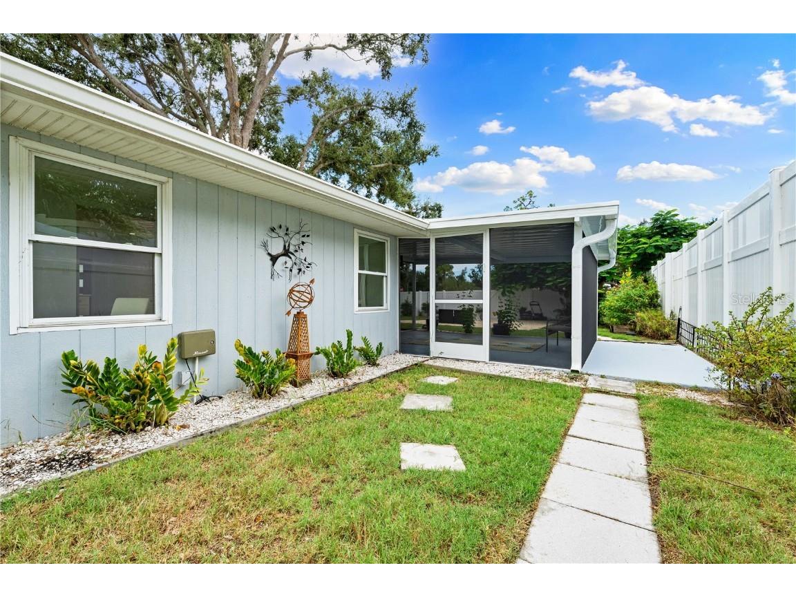 1911 Upper Beechwood Avenue Sarasota FL 34231 A4663604 image46