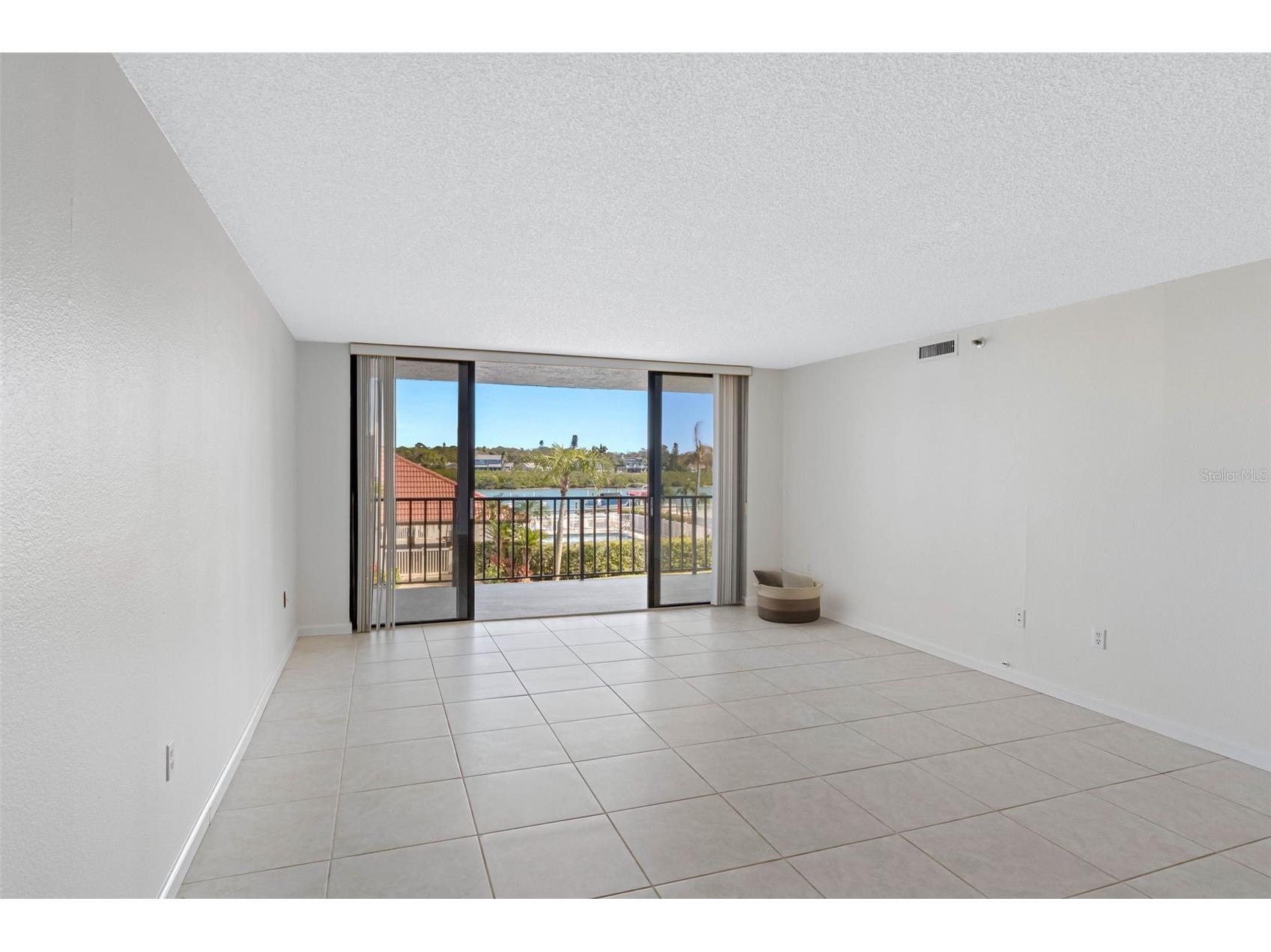 19111 Vista Bay Drive #204 Indian Shores FL 33785 - INTRACOASTAL TB8488636 image5