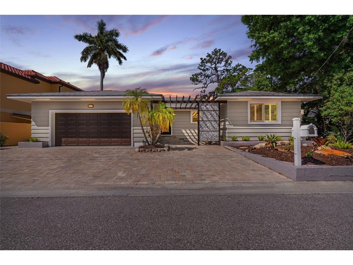 1912 High Point Drive Sarasota FL 34236 - HUDSON BAYOU D6136333 image1