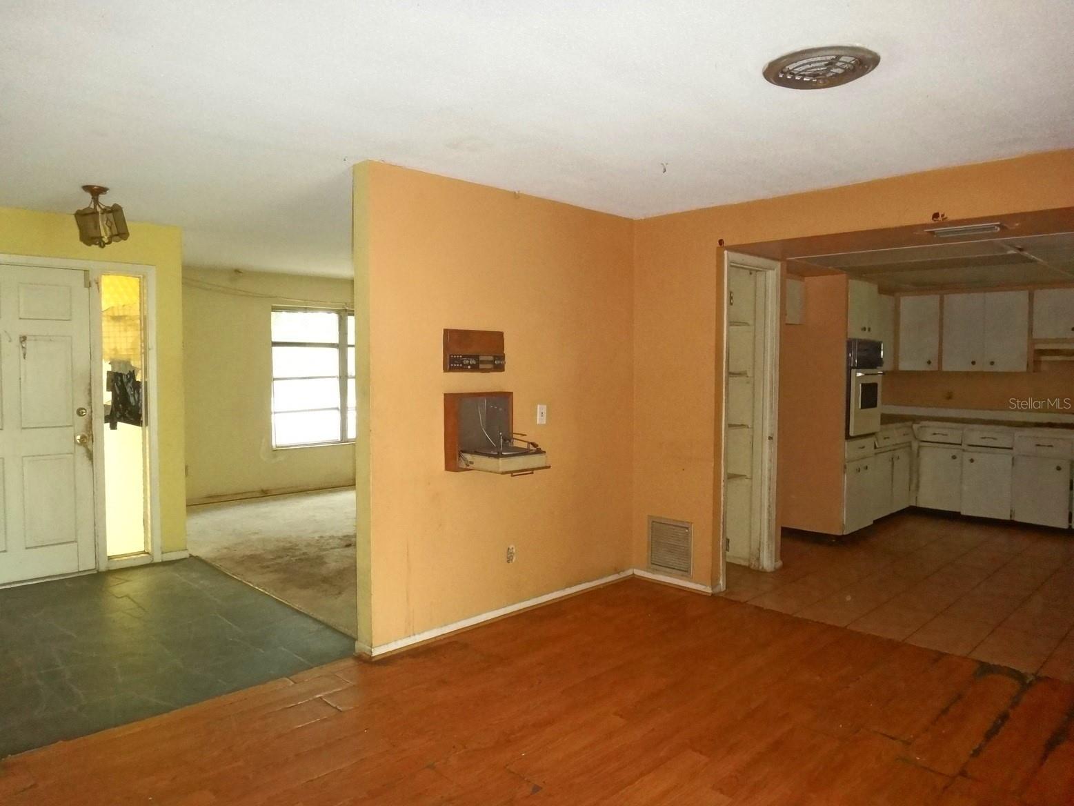 1913 Kings Highway Clearwater FL 33755 TB8516963 image7