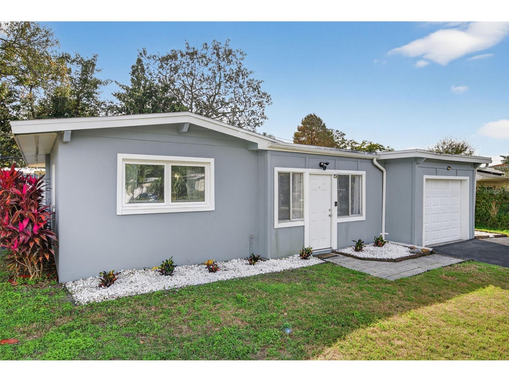 1913 Ridgewood Drive Clearwater FL 33763 TB8461335 image1