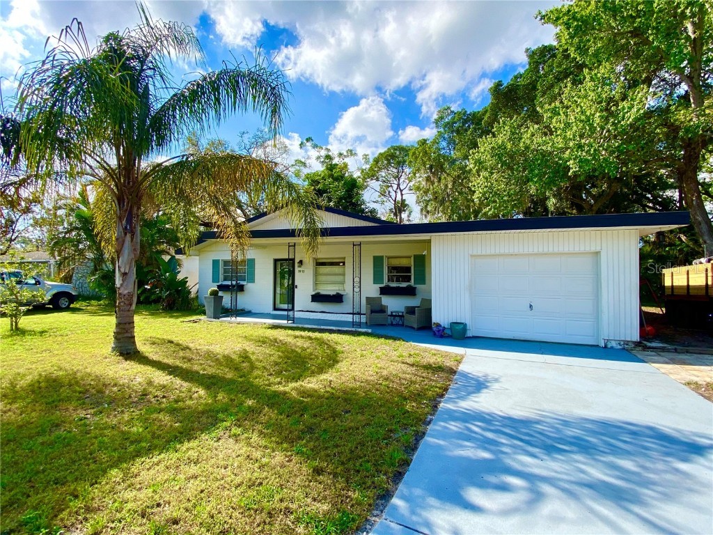 1915 16th Avenue Drive W Bradenton FL 34205 - WARES CREEK A4561345 image1