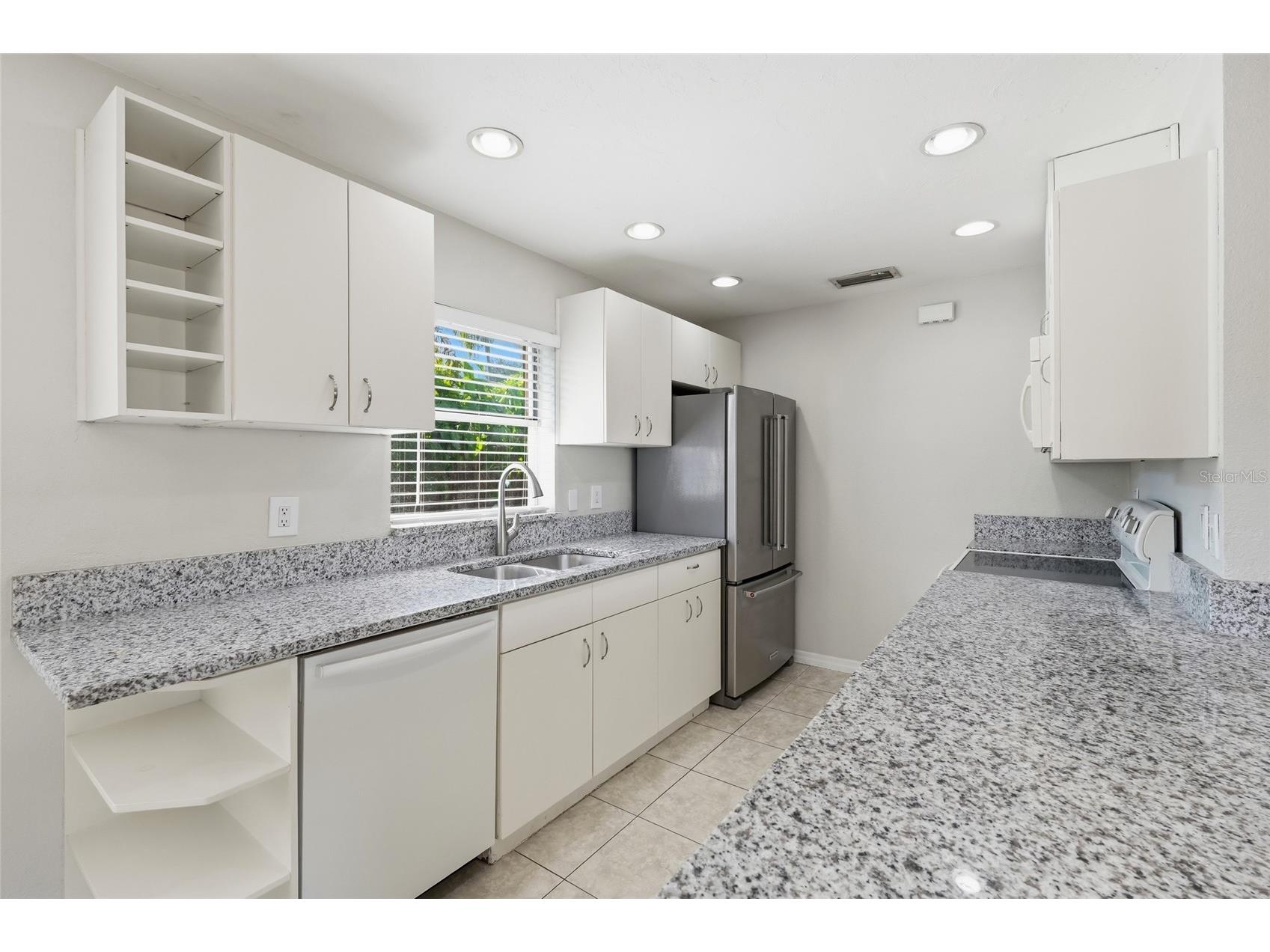 1915 Colleen Street Sarasota FL 34231 A4699301 image13