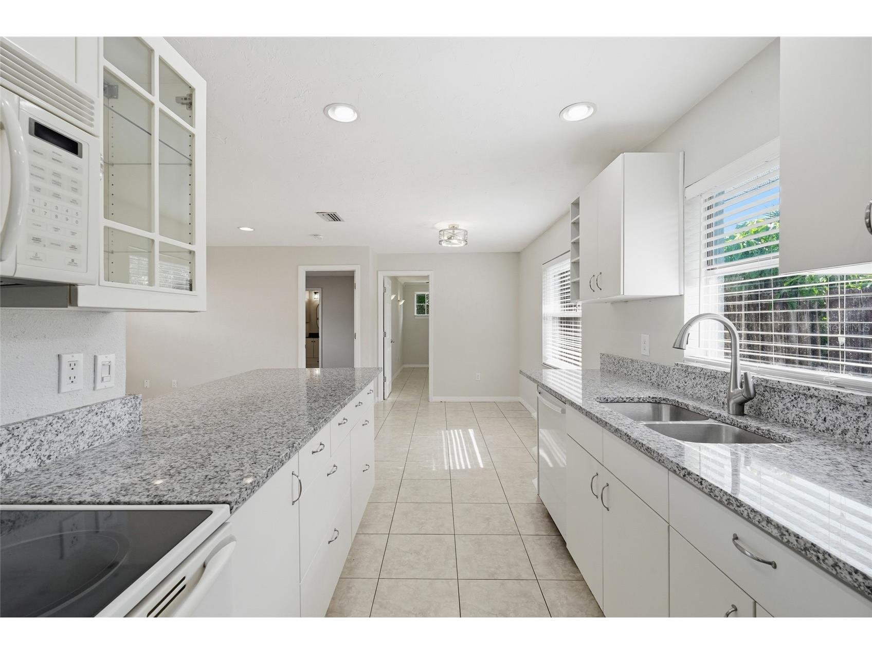 1915 Colleen Street Sarasota FL 34231 A4699301 image16