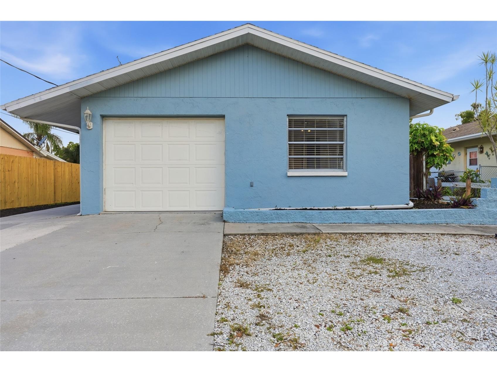 1915 Colleen Street Sarasota FL 34231 A4699301 image2