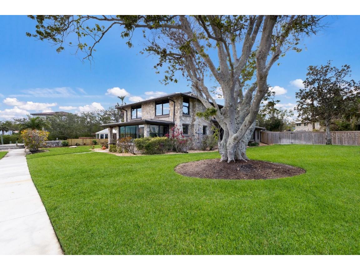 1915 Riverview Boulevard Bradenton FL 34205 - MANATEE RIVER A4641616 image1