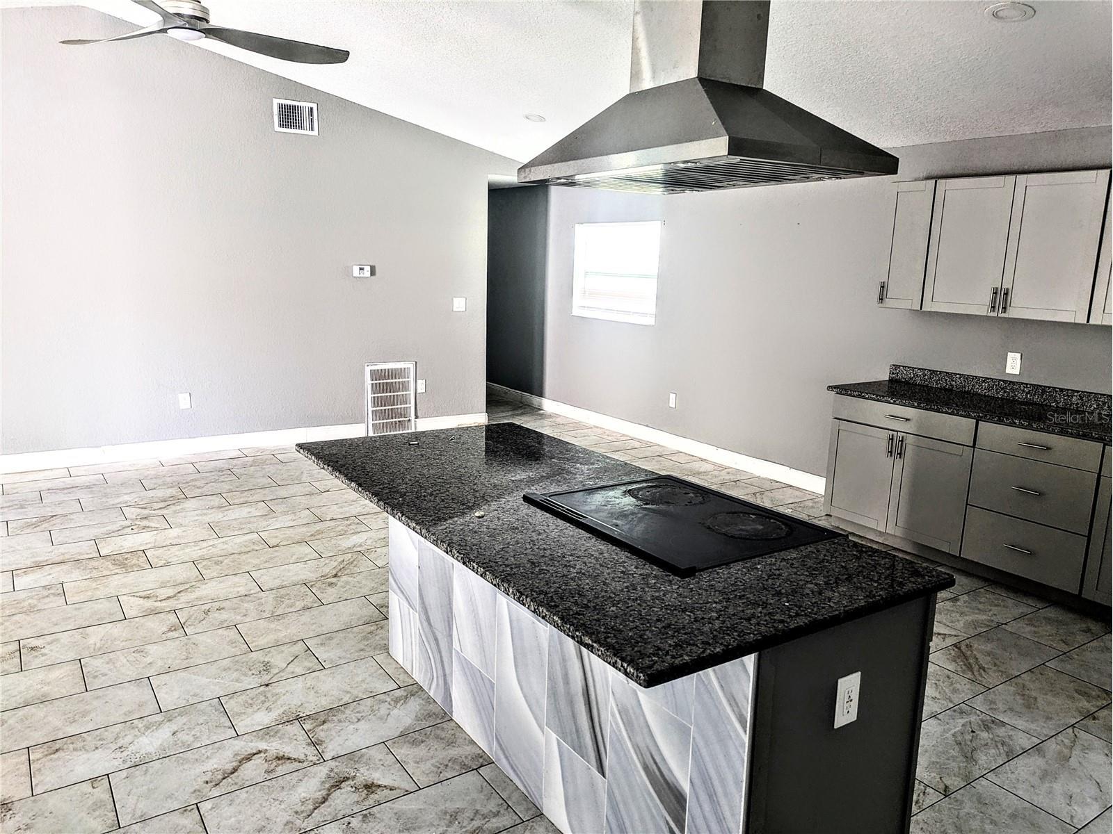 1916 10th Street S Saint Petersburg FL 33705 TB8500493 image2