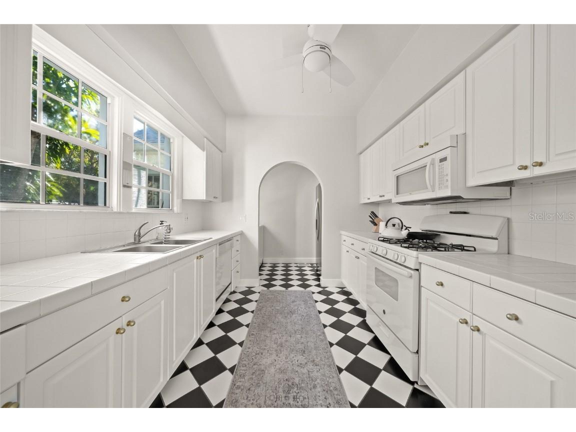 1917 Bahia Vista Street Sarasota FL 34239 A4676931 image12