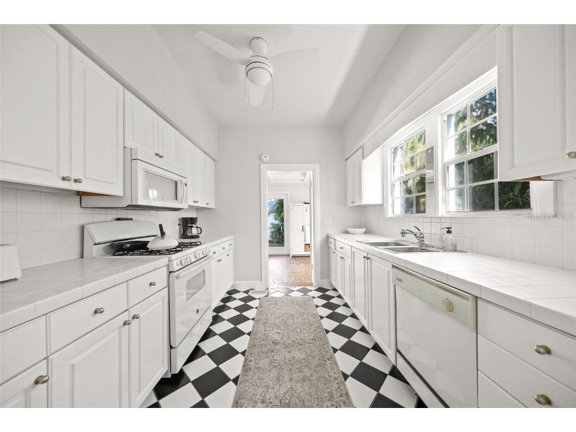 1917 Bahia Vista Street Sarasota FL 34239 A4676931 image13