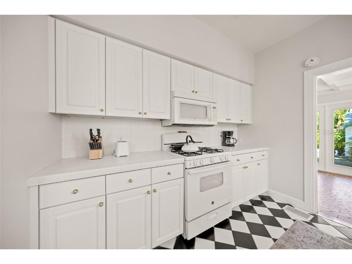 1917 Bahia Vista Street Sarasota FL 34239 A4676931 image14