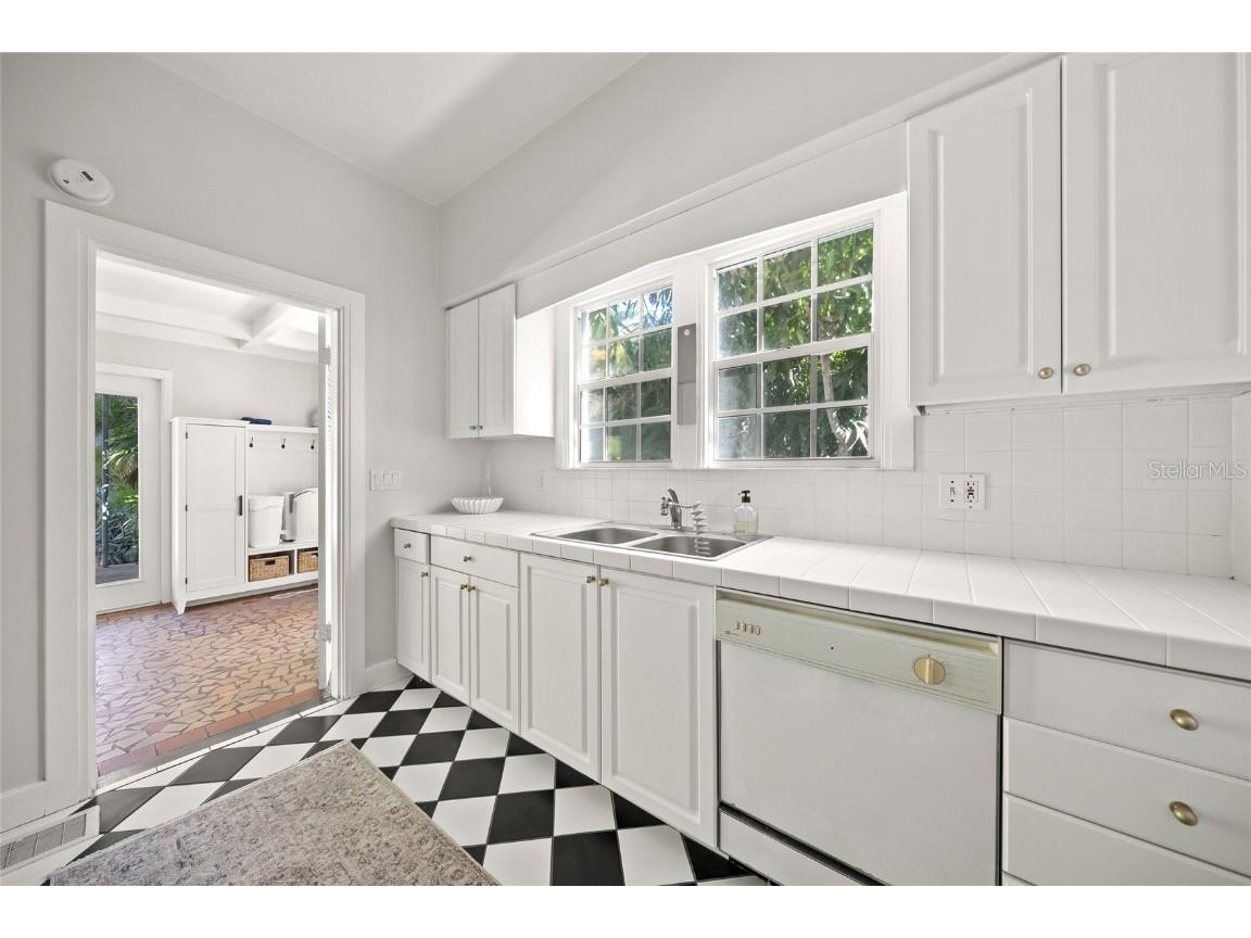 1917 Bahia Vista Street Sarasota FL 34239 A4676931 image16