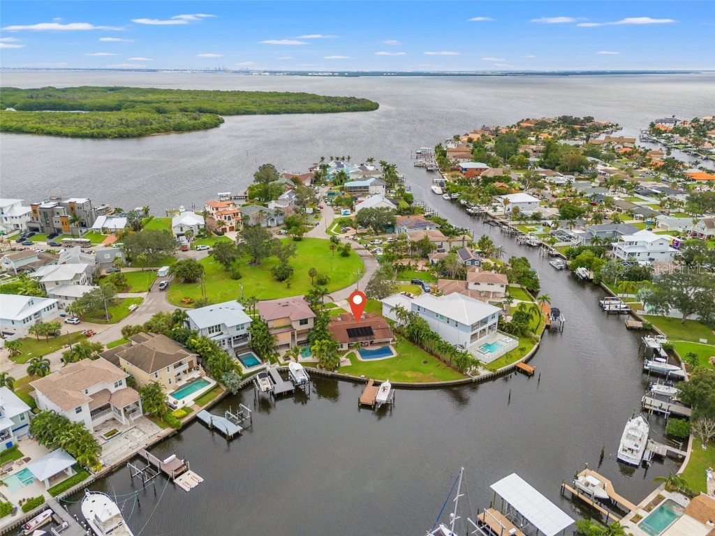 1918 Arrowhead Drive NE Saint Petersburg FL 33703 TB8310989 image1