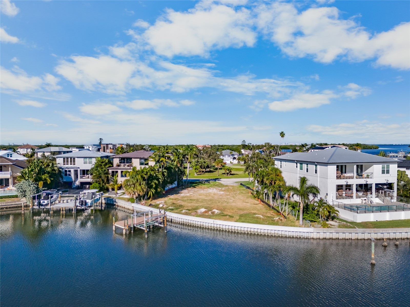1918 Arrowhead Drive NE Saint Petersburg FL 33703 TB8458540 image1