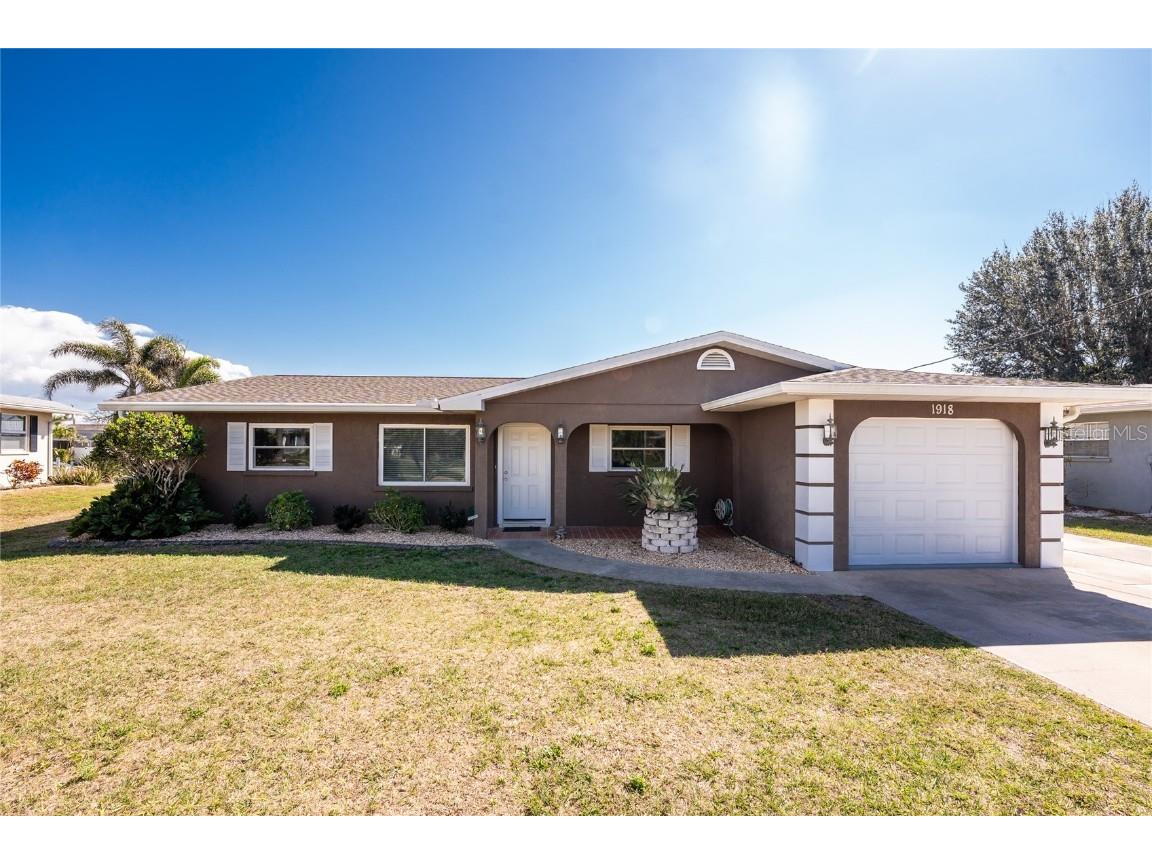 1918 Greenlawn Drive Englewood FL 34223 D6140726 image1