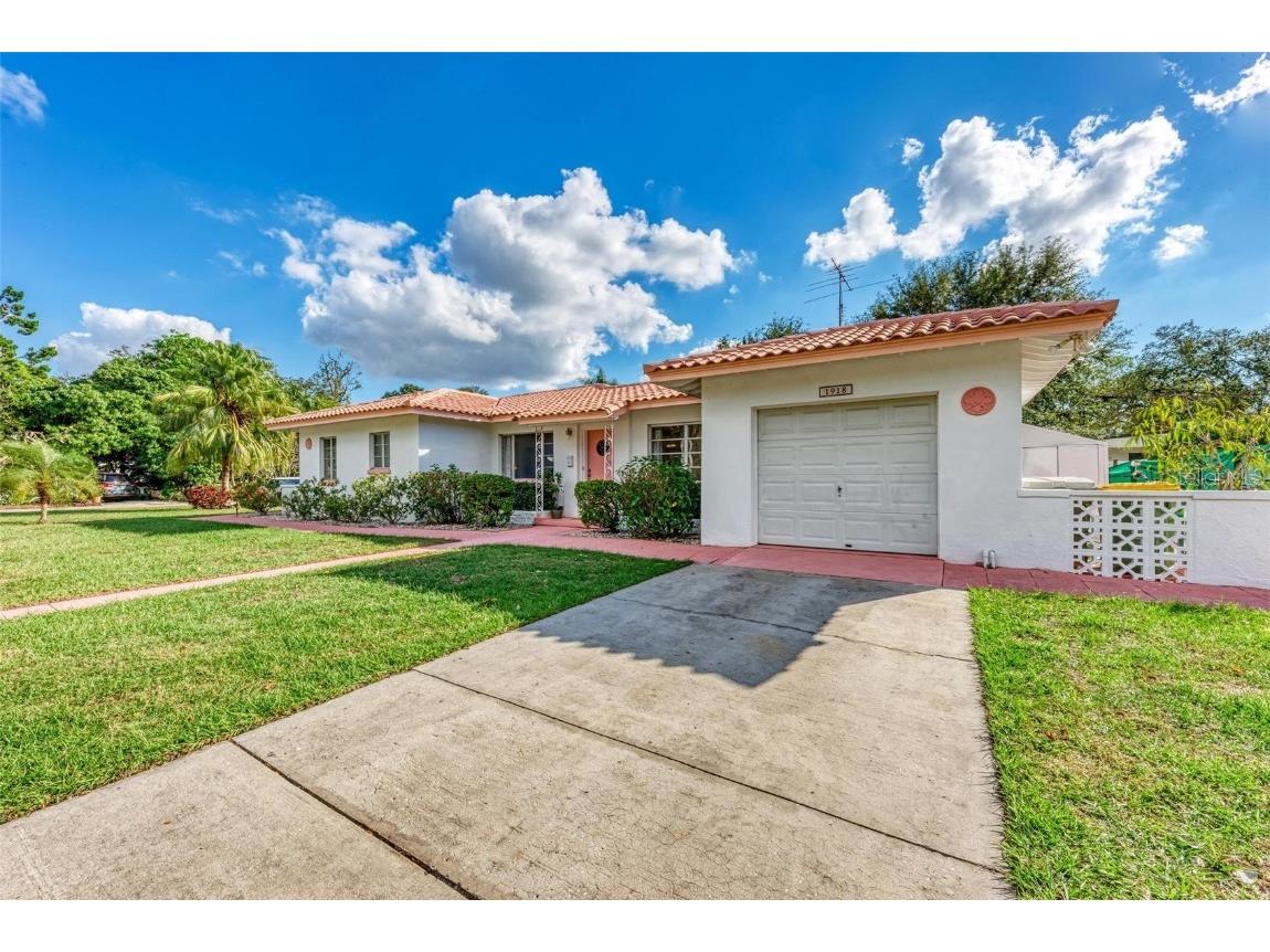 1918 Siesta Drive Sarasota FL 34239 A4557913 image1