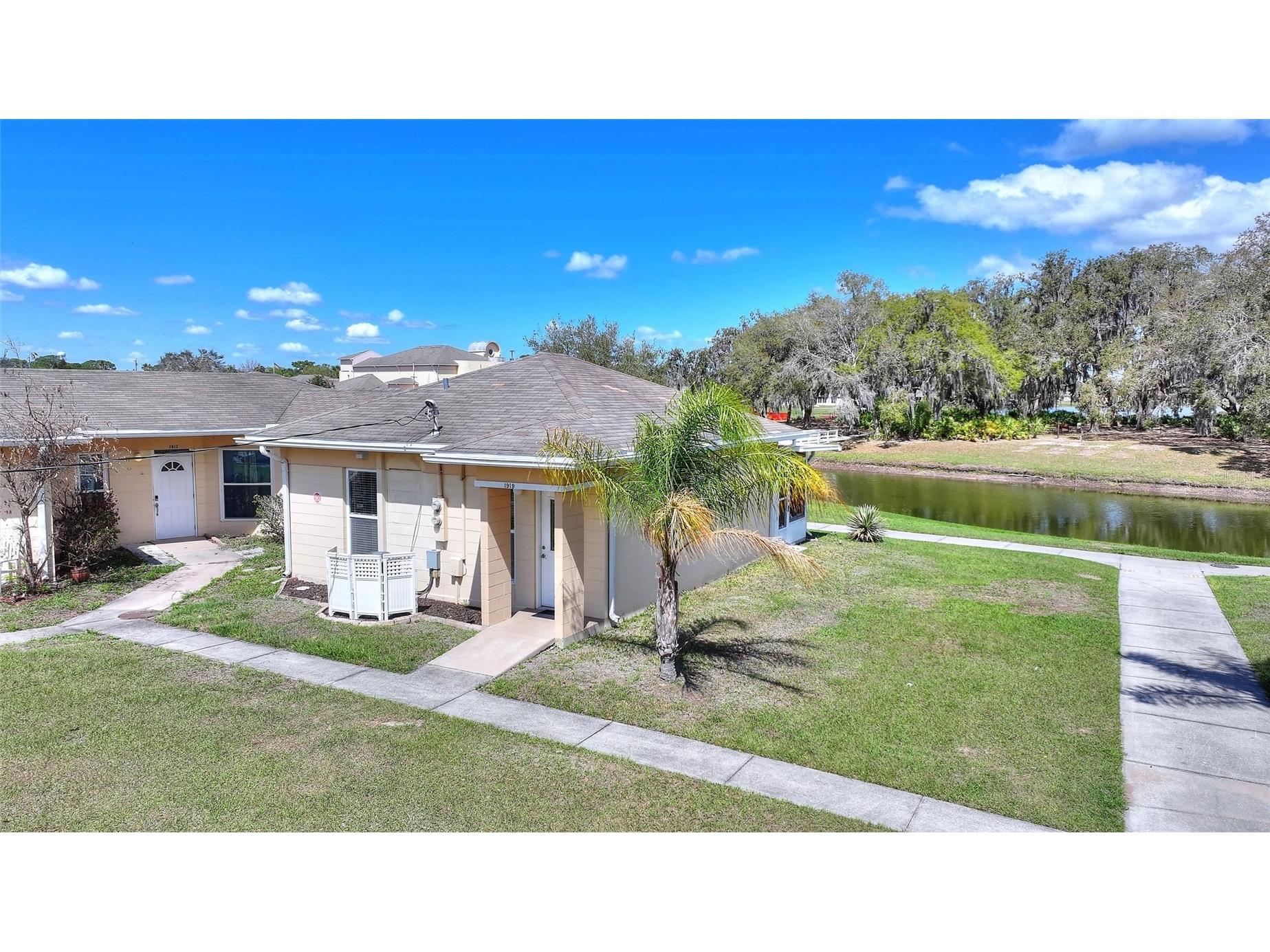 1919 Club Circle Lake Wales FL 33854 - LAKE WALK IN WATER P4938127 image1