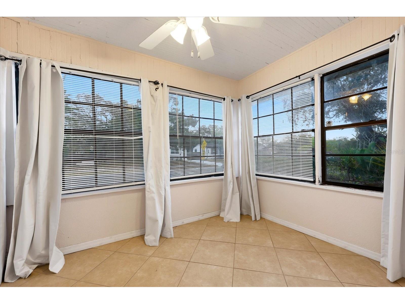 1919 Quincy Street S Saint Petersburg FL 33711 TB8481442 image7