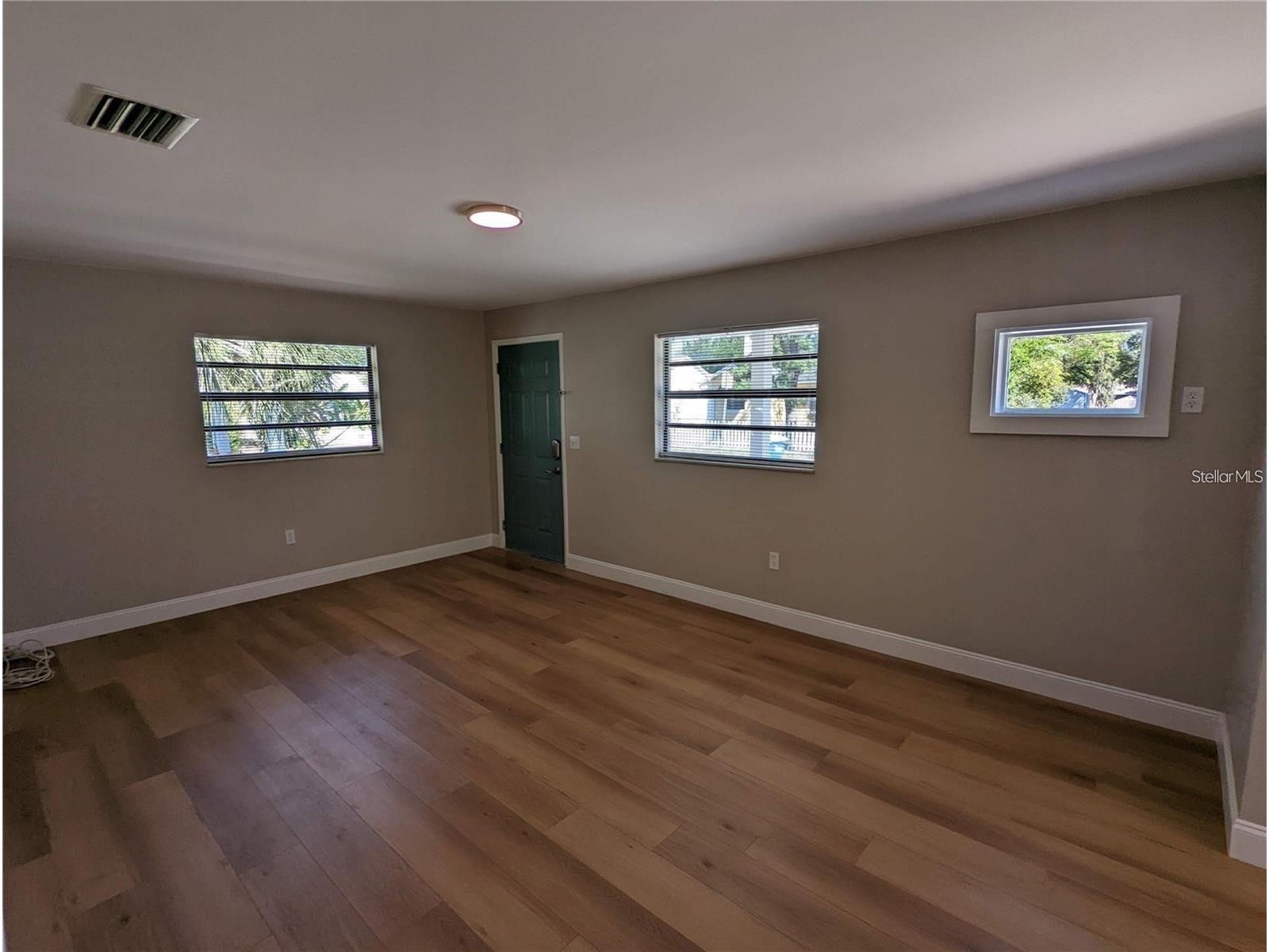 1920/1922 Springtime Avenue Clearwater FL 33755 TB8512833 image4