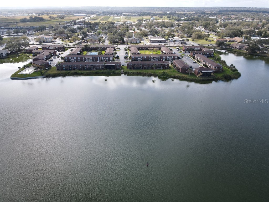 1920 E Edgewood Drive #J7 Lakeland FL 33803 - LAKE BENTLEY O6087206 image1