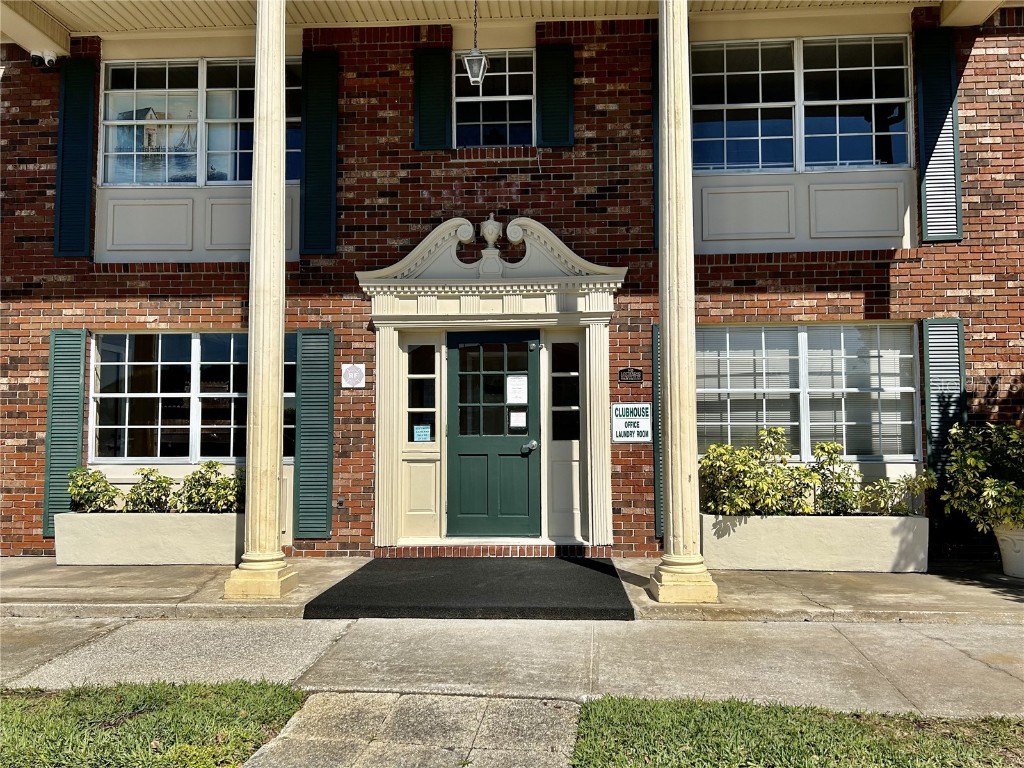 1920 E Edgewood Drive #L4 Lakeland FL 33803 L4935390 image1