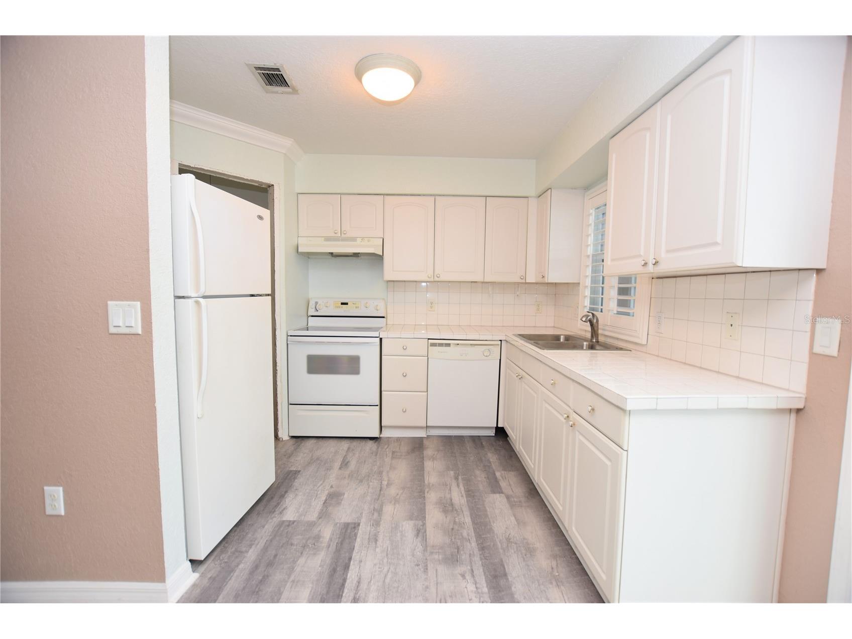 1920 E Edgewood Drive #S4 Lakeland FL 33803 - LAKE BENTLEY L4961692 image7