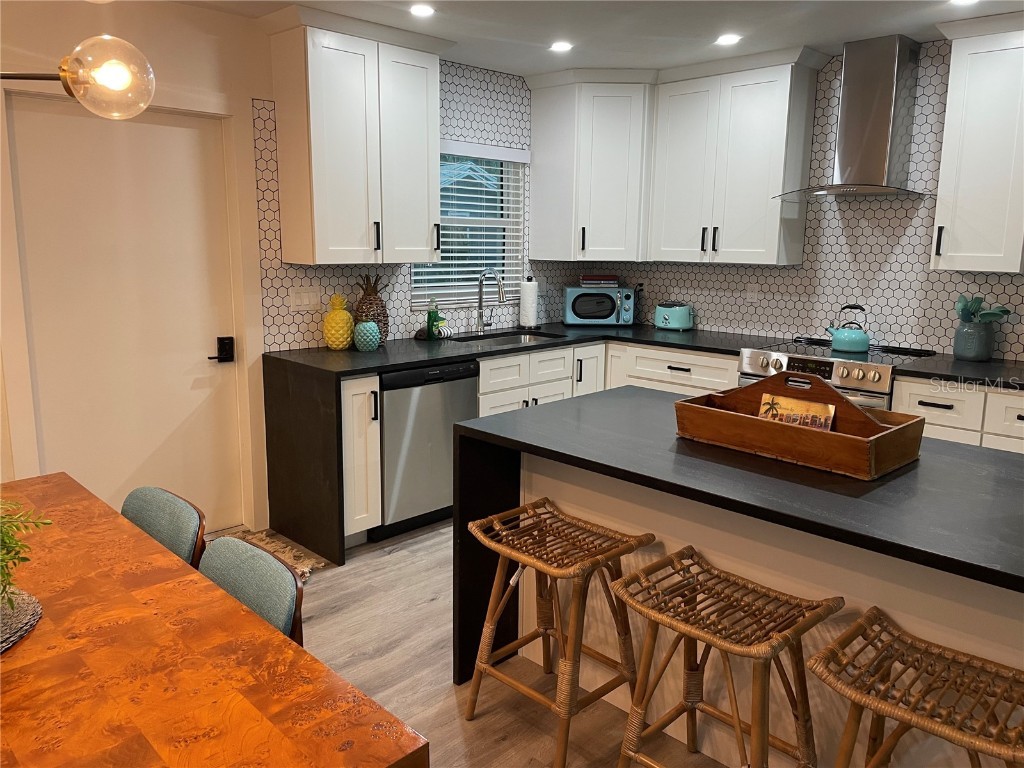 1920 Morrill Street #PINEAPPLE Sarasota FL 34236 A4673833 image11