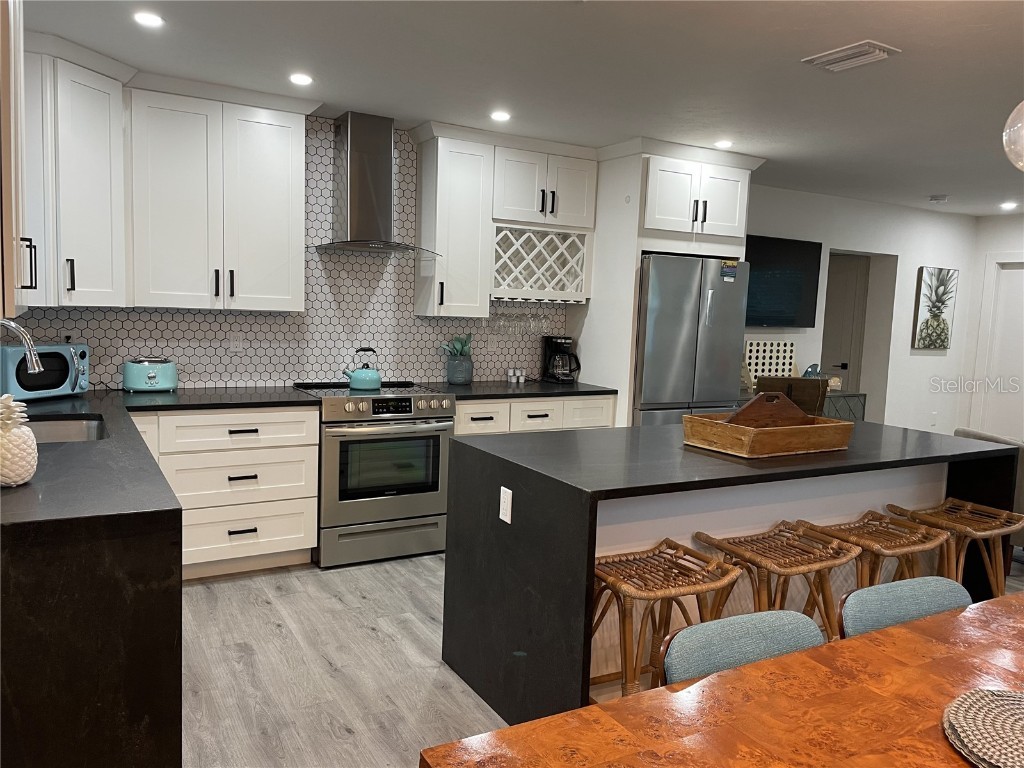 1920 Morrill Street #PINEAPPLE Sarasota FL 34236 A4673833 image12