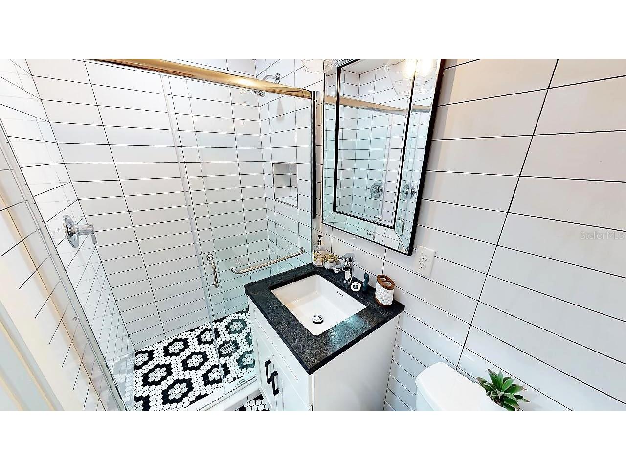 1920 Morrill Street #PINEAPPLE Sarasota FL 34236 A4673833 image25