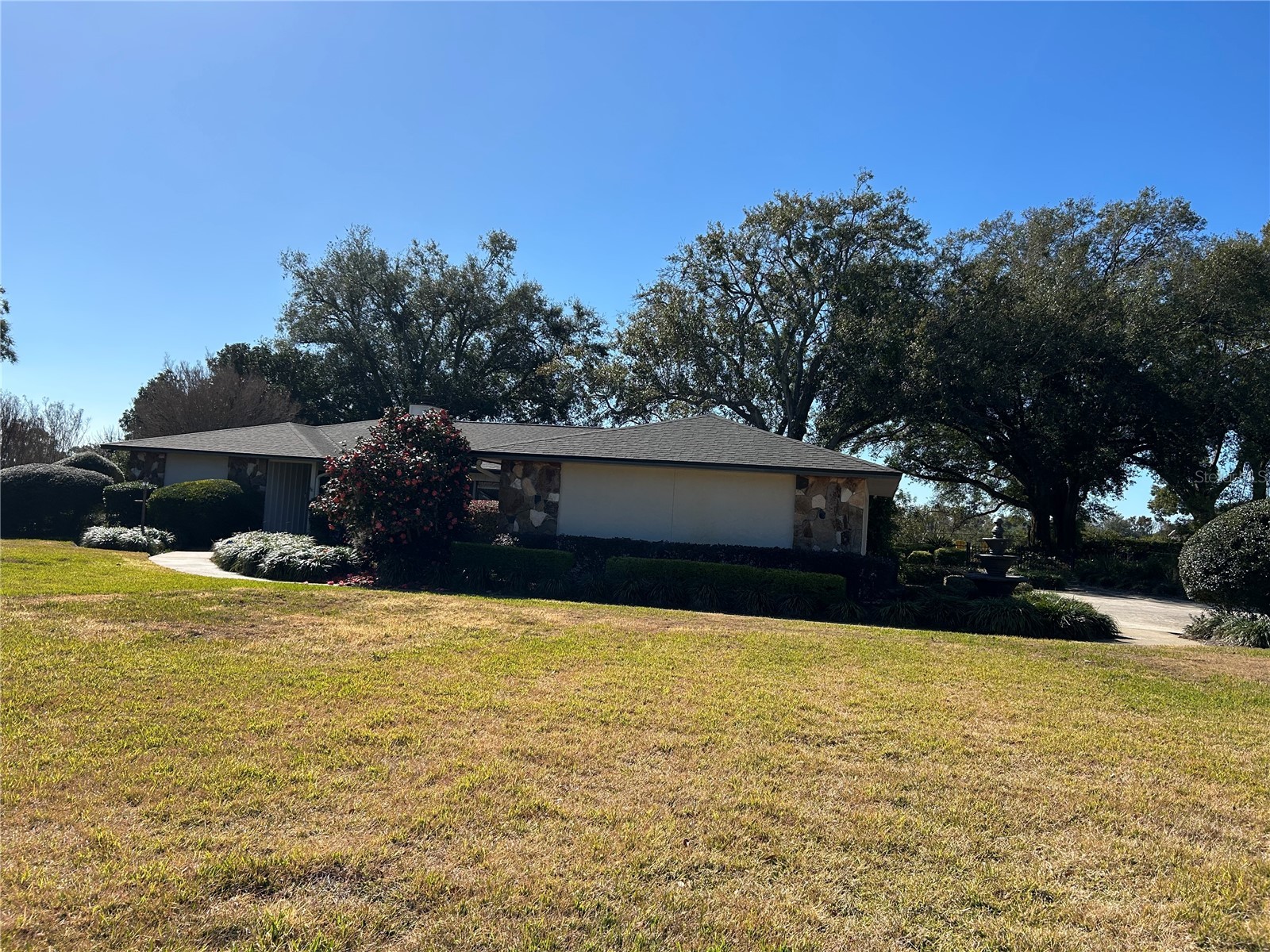 1920 Sussex Drive Mount Dora FL 32757 G5107184 image1