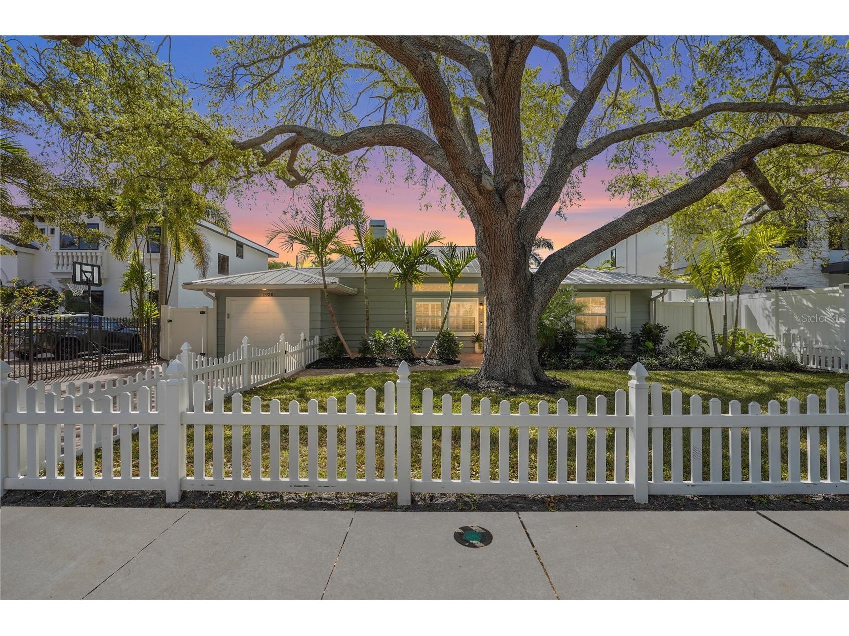 1920 Wisteria Street Sarasota FL 34239 A4683653 image1